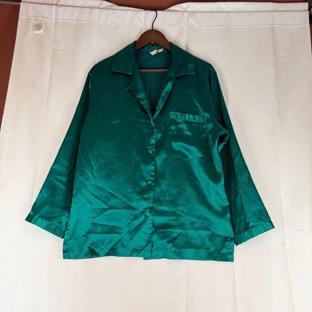 VICTORIA’S SECRET Women’s Size M Pajama Top Shirt VINTAGE Button Close Green